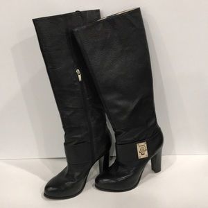 Size 7 boots. They are sexy, fun and comfortable.